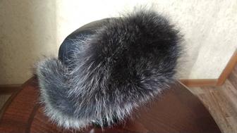 Шапка ушанка на подростка 55 размер натуральный мех и кожа.