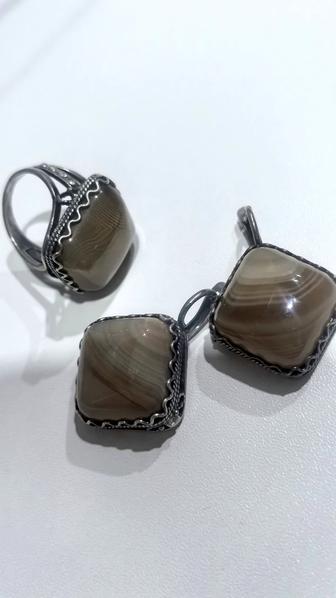 Продам комплект из серебра
