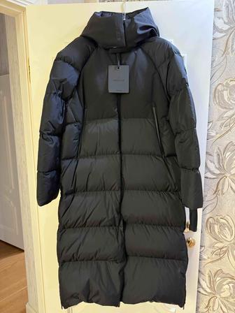 Продам пуховик Moncler
