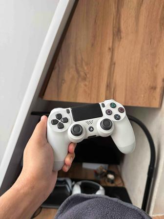 Продам геймпад PS4
