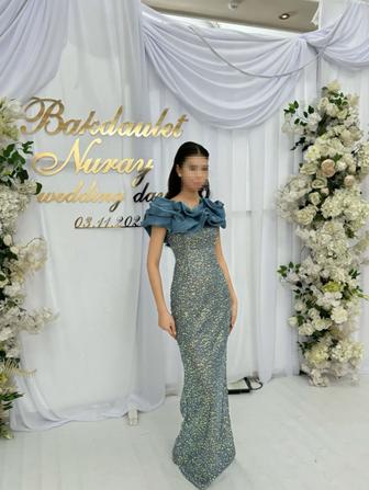 Продаю новое платье, цена выгодная.