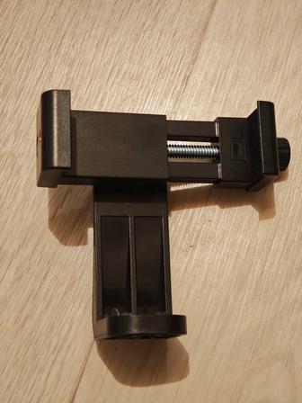 Мощный кронштейн штатив. Очень плотно фиксируется массивными зажимами