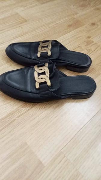 Продам женские шлепки.