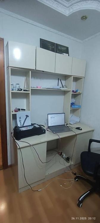 Книжный шкаф