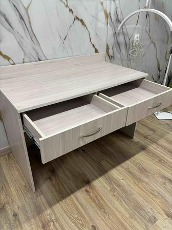 Рабочий стол в хорошем состоянии 
ширина 120