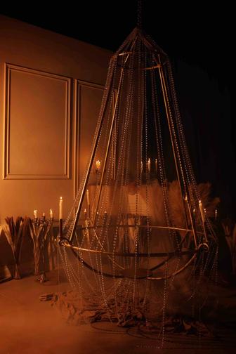 Люстра-качеля для фотостудии