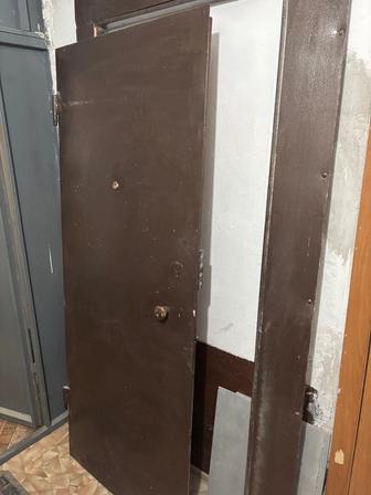 Продам входную дверь