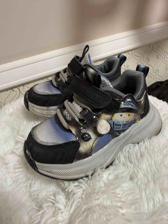 Сапоги угги и кроссовки на 1,5-2,5 года