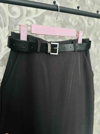 Женская юбка темно-серого цвета