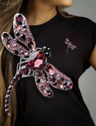 Изящная брошь стрекоза.
