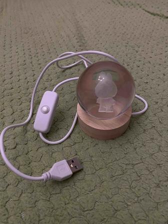 Светильник - ночник Labubu в хрустальном шаре.