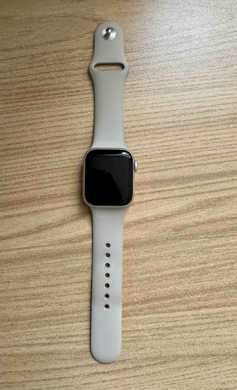 Apple watch SE 2022 (2nd Generation), 41mm, starlight.