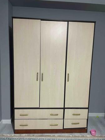 Срочно продам шкаф