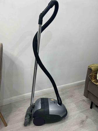 Продам срочно пылесос LG
