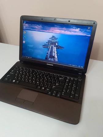 Ноутбук 2,53ггрц i3 8/500гб заряд держит