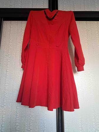 Красное платье