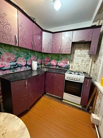 Продаю кухонный гарнитур с комбинированным газ и электрической плитой
