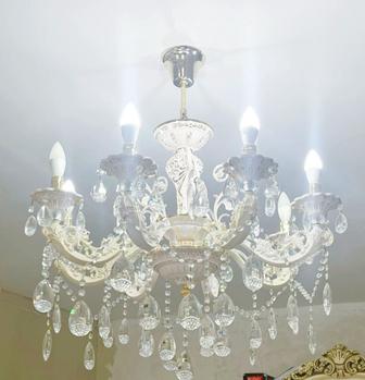 Люстра 8 лампочный белый с золотистым узором