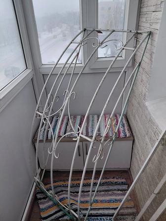 Продам оконную решетку.
