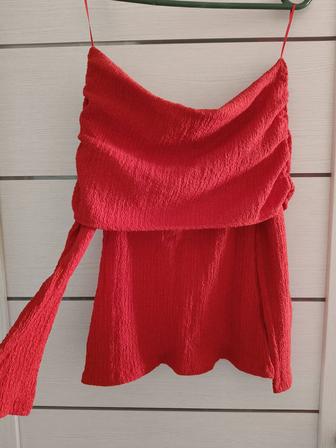 Красивая нежная блуза с открытыми плечами