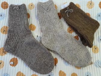 Продаю вязаные носки из овечьей и верблюжьей шерсти.