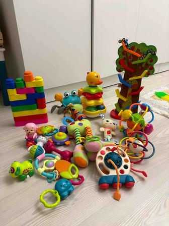 Развивающие игрушки малышам