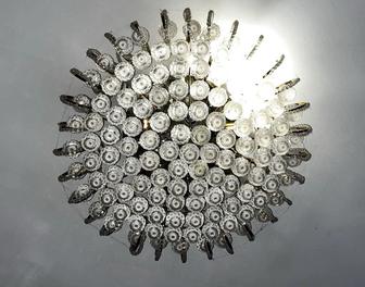 Срочно прлдвется Люстра!