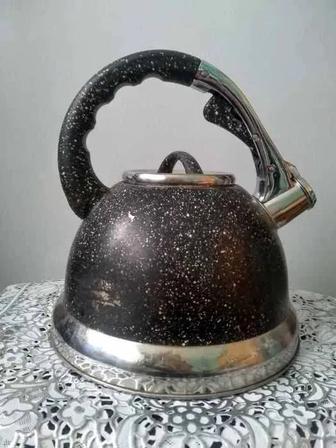 ПРОДАМ ДЁШЕВО чайник, со свистком. Из стали, Германия, большой, 3л, БУ