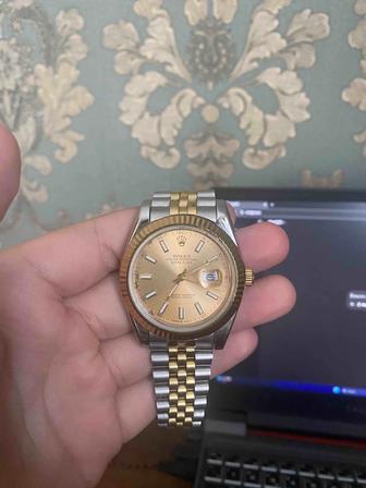 Часы Rolex с отклеенной крышкой.