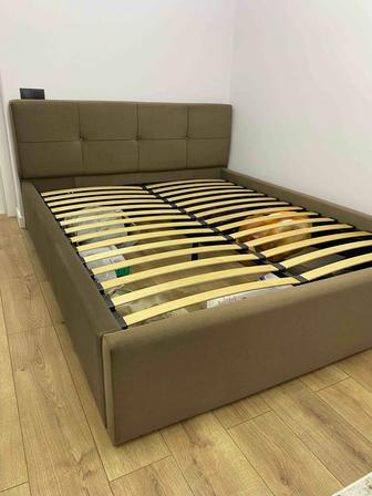 Продам кровать и консоль