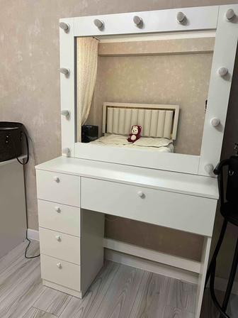 Продам стол для макияжа