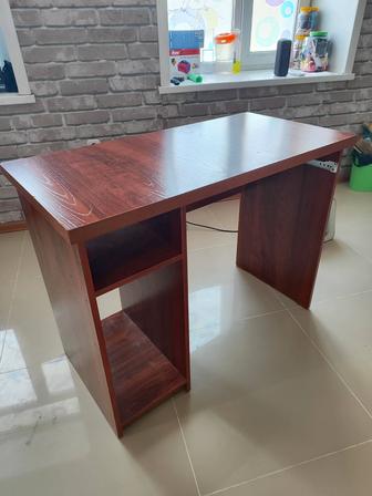 Продам стол