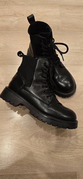 Продам демисезонные ботинки