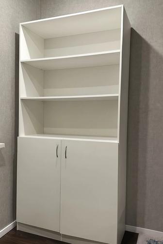 Шкаф с дверцами для магазина