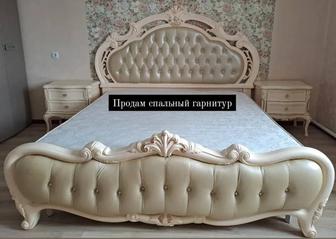 Красивый спальный гарнитур