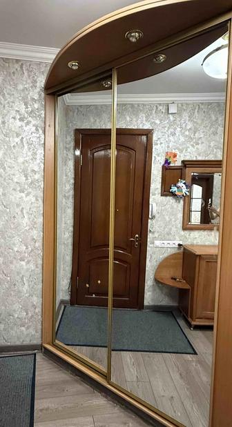 Зеркальный шкаф в коридор