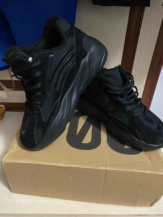 Новые демисезонные кроссовки Yeezy 700