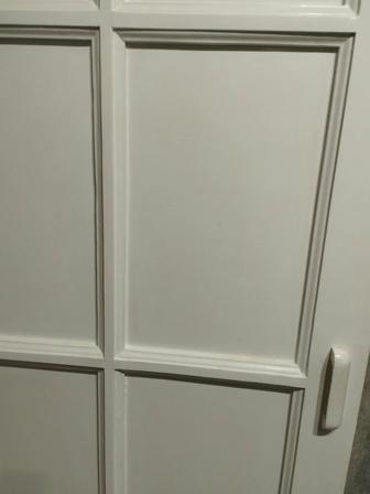 Продам три полотна двери б/у дерево,белые,крашенные ,деревянные .