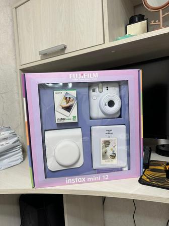 Фотокамера моментальной печати Fujifilm Instax Mini 12 белый