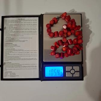 Бусы коралловые.