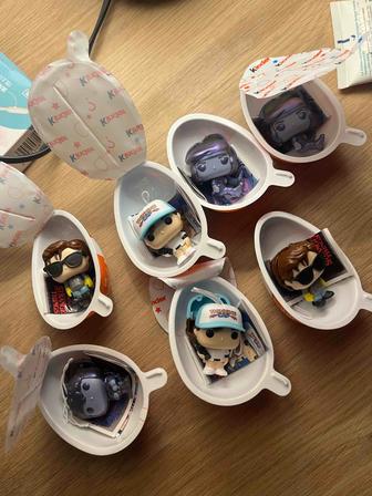 Kinder joy очень странные дела фигурки