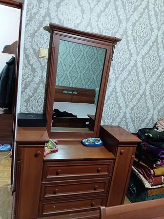 Шкаф и туалетный столик