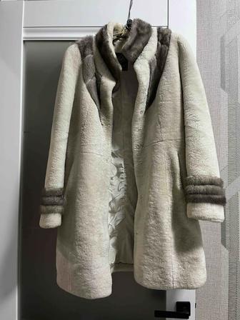 Шуба натуральная цигейка белая с норкой