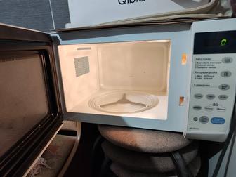 микроволновая печь LG модель MS-2042G,