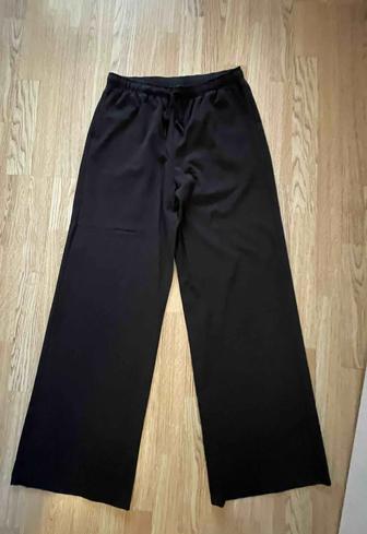 Черные брюки Страдивариус в хорошем состоянии