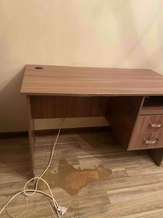 Стол письменный