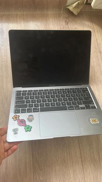 Продам макбук 13 air 2020