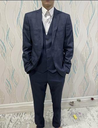 Мужской костюм тройка