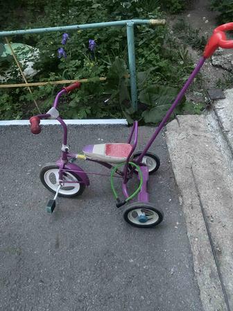 Продам трех колесный велосипед с ручкой