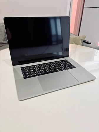 MacBook Pro 15 2018 16gb/Radeon
Pro 555x 4gb